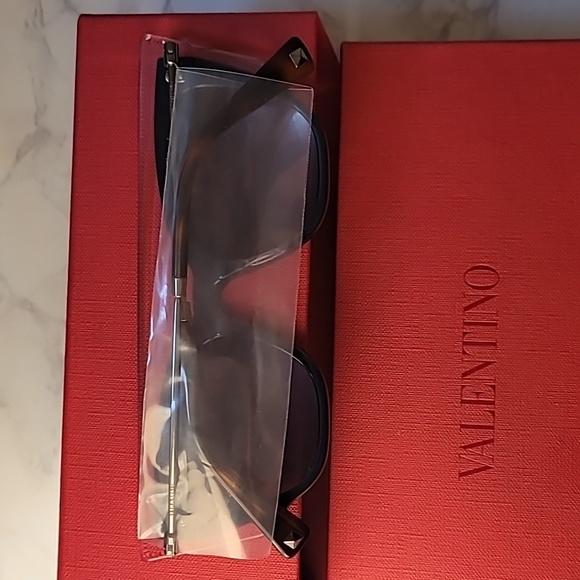 ❤️♦️VALENTINO GARAVANI SUNGLASSES - Picture 14 of 14